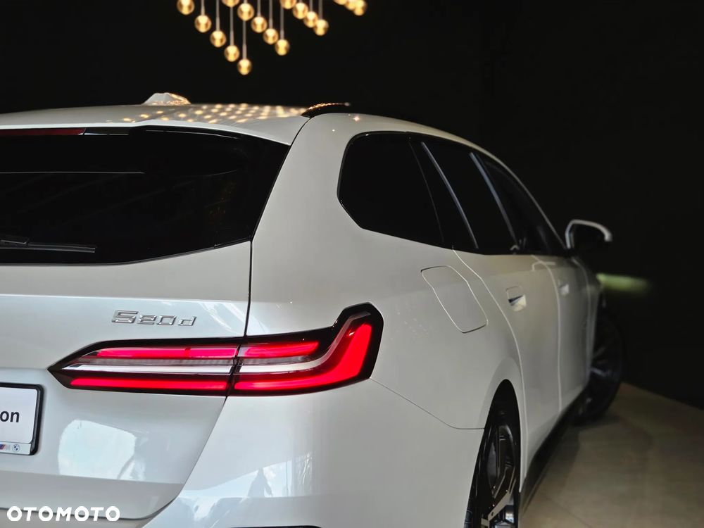 BMW Seria 5 520d xDrive mHEV - 24
