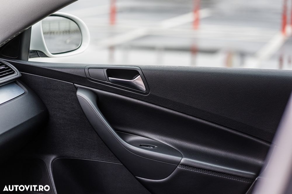 Volkswagen Passat Variant 2.0 TDI DPF Highline - 16