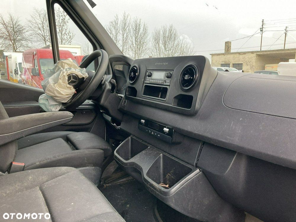 Mercedes-Benz Sprinter - 5