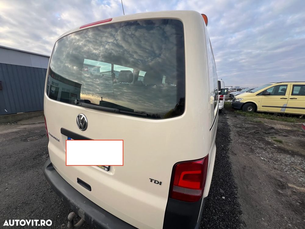 Volkswagen Caravelle - 12