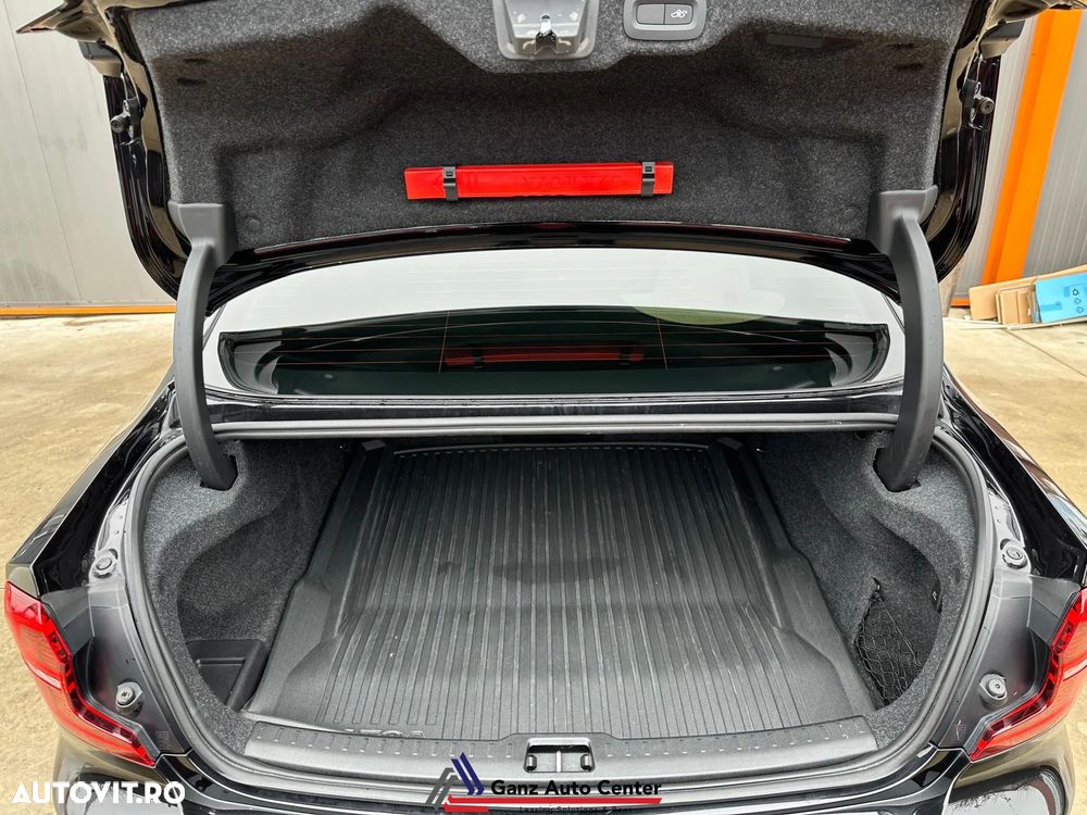 Volvo S60 T4 R-Design - 28