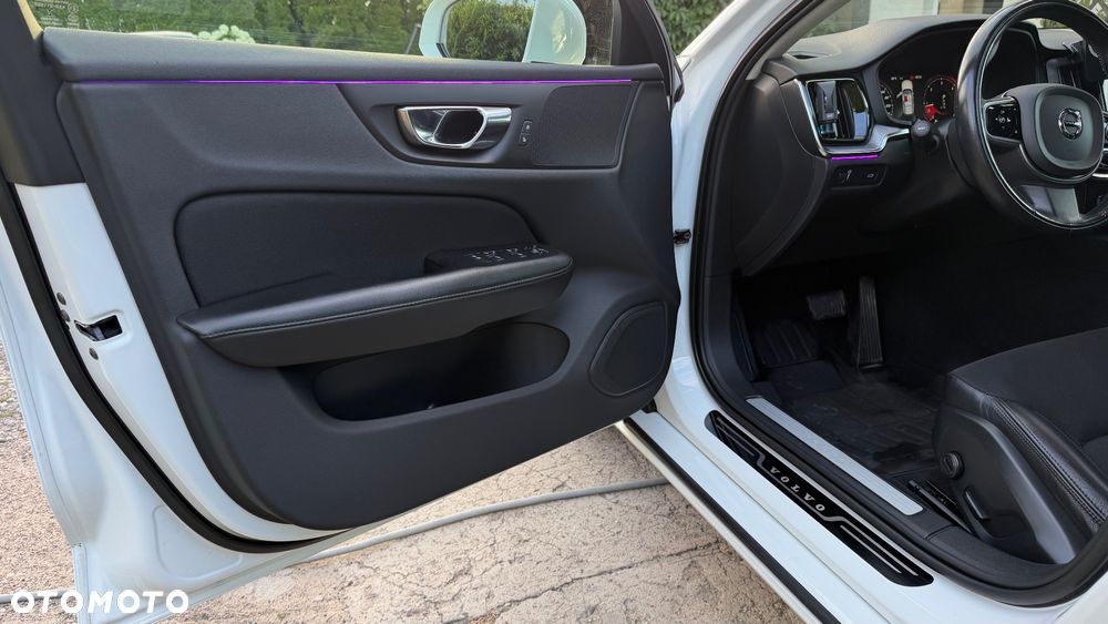 Volvo V60 D4 AWD Momentum Pro - 16