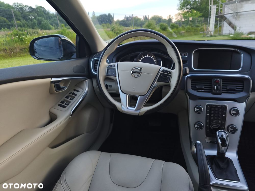Volvo V40 Cross Country T3 Geartronic Summum - 4