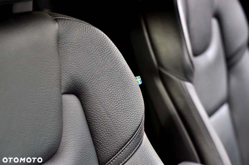 Volvo XC 90 B5 D AWD Geartronic Momentum Pro - 23