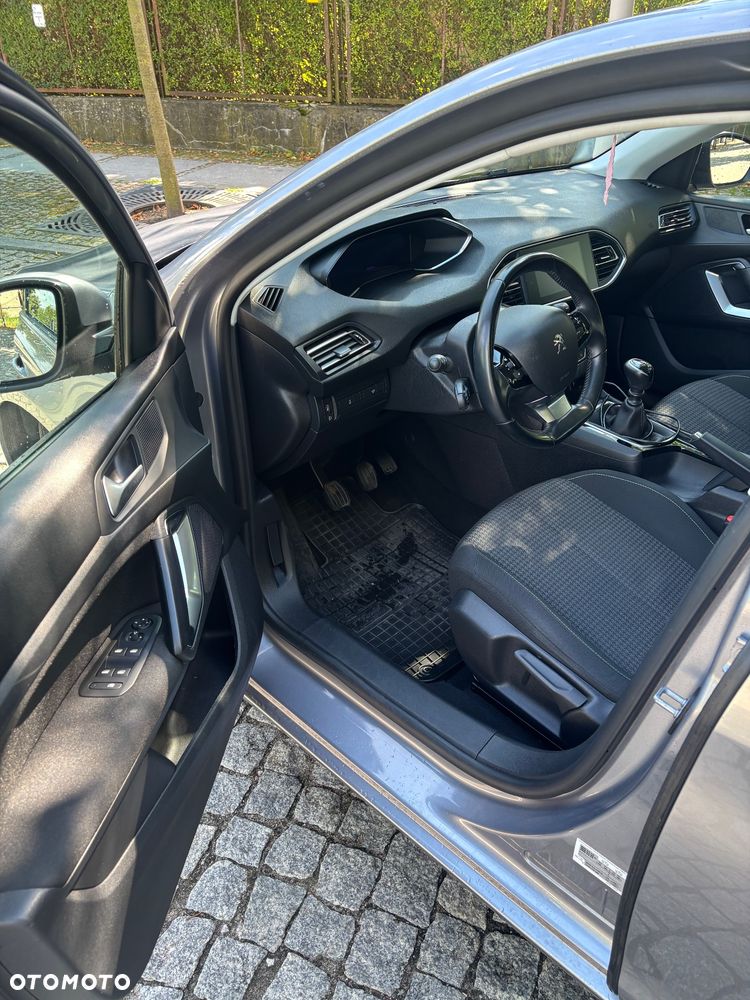 Peugeot 308 1.2 PureTech Allure Pack S&S - 10