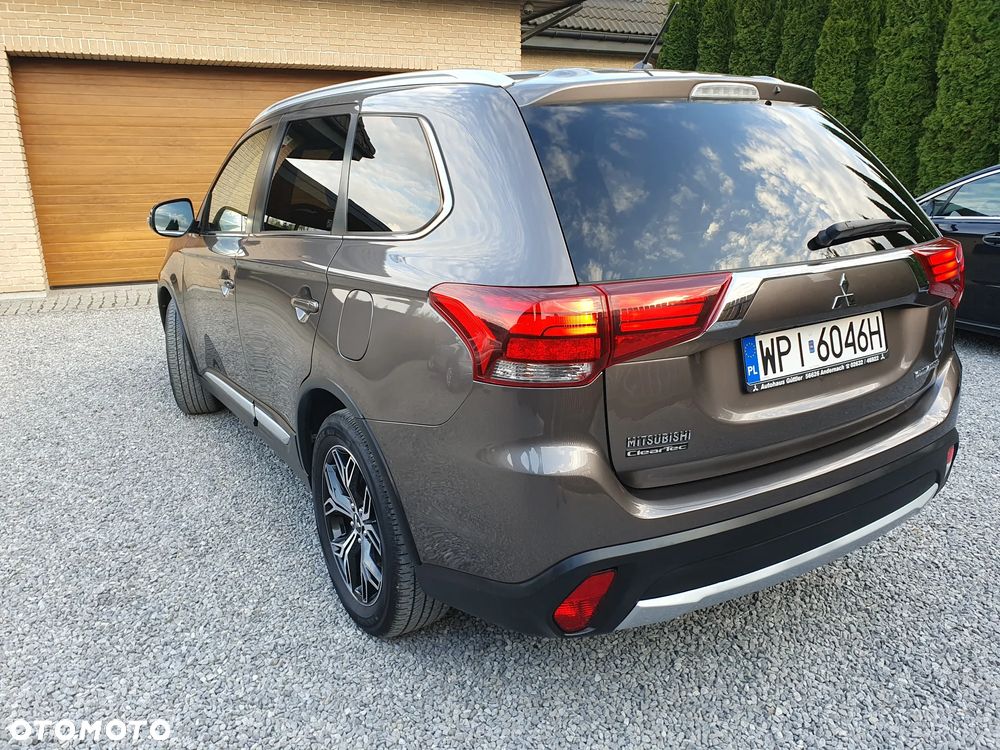 Mitsubishi Outlander 2.0 2WD - 4