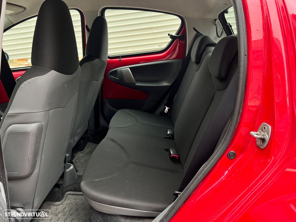 Toyota Aygo 1.0 + - 16