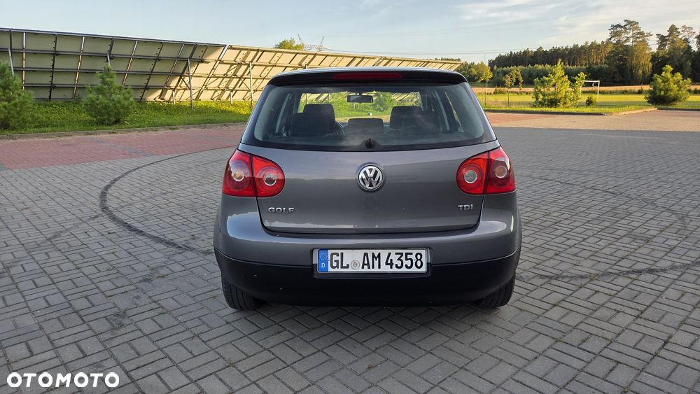 Volkswagen Golf - 5