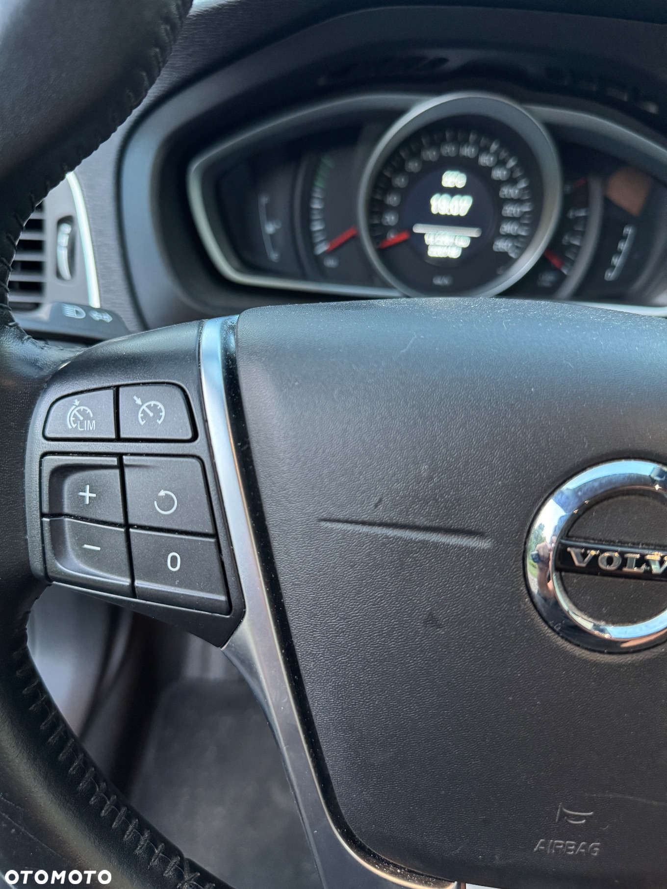 Volvo V40 D2 Drive-E R-Design Momentum - 11