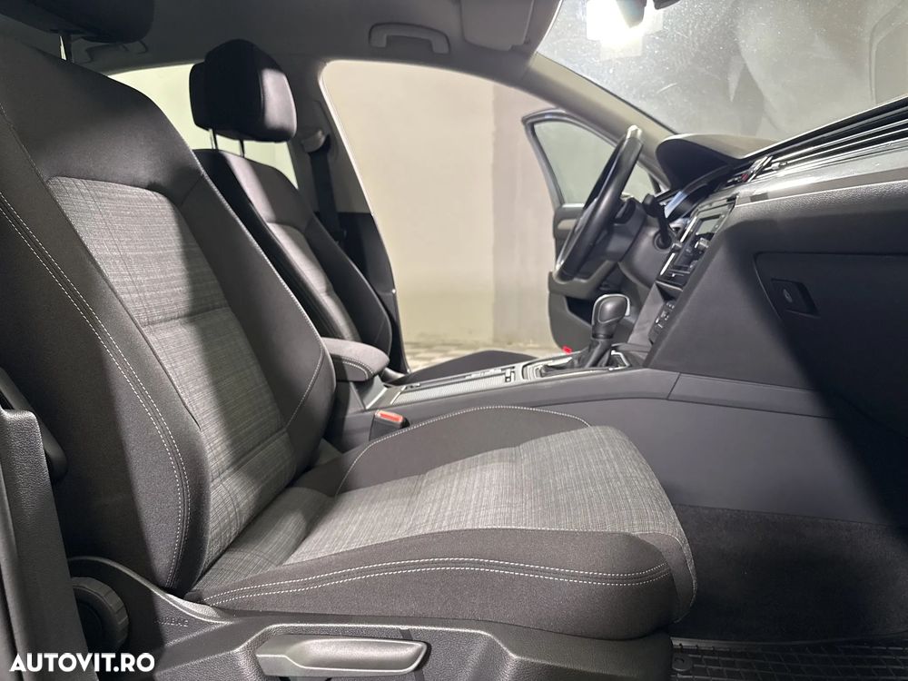 Volkswagen Passat - 12