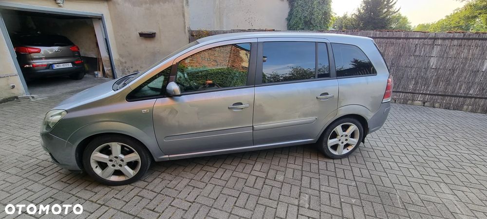 Opel Zafira - 1