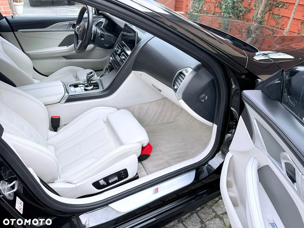 BMW Seria 8 - 24