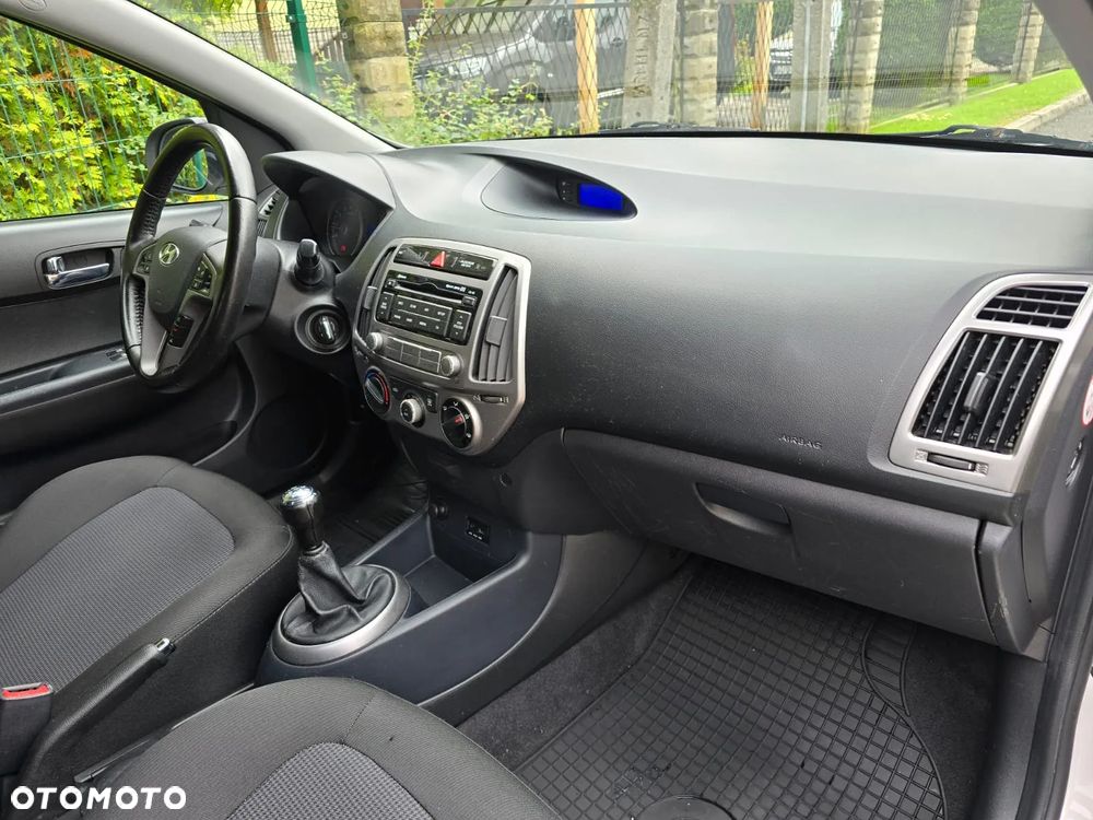 Hyundai i20 1.2 Fifa World Cup Edition - 29
