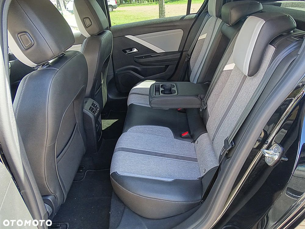 Opel Astra 1.2 Turbo GS - 6