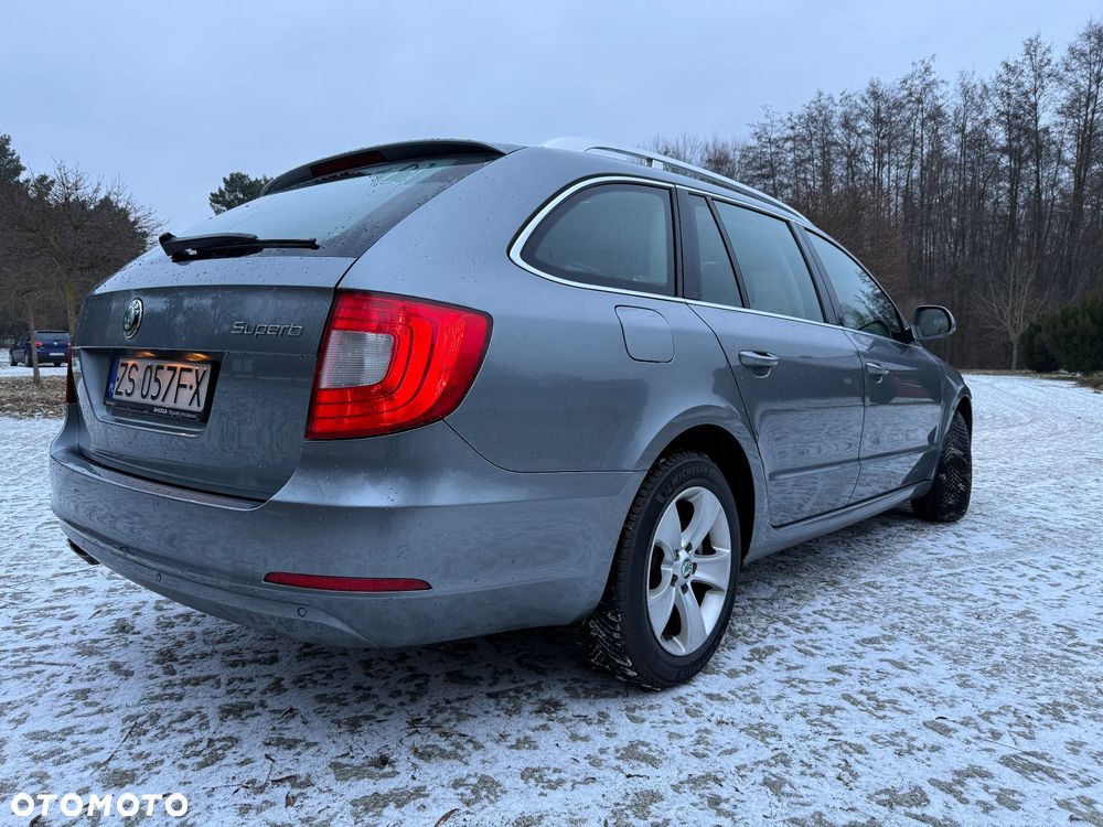 Skoda Superb 2.0 TDI DSG Ambition - 4