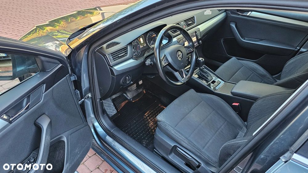 Skoda Superb 2.0 TDI Ambition DSG - 33