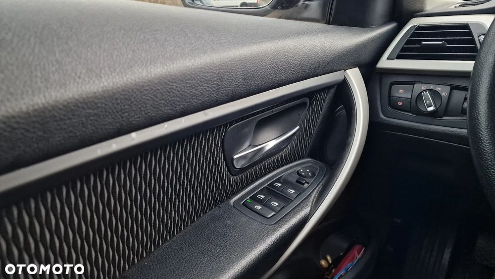 BMW Seria 3 320d - 16