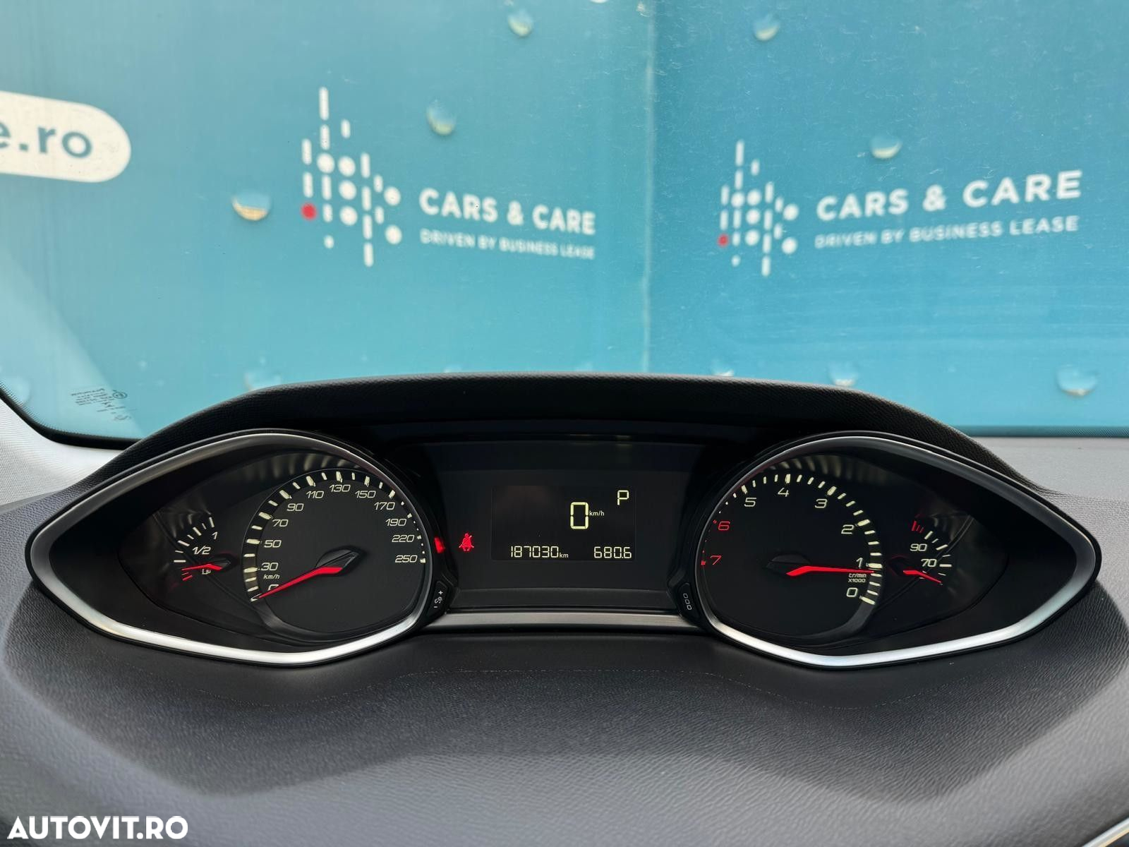Peugeot 308 - 8