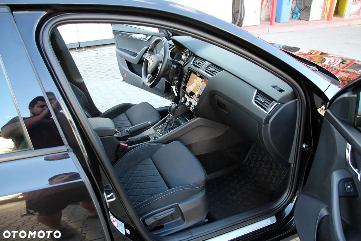 Skoda Octavia 2.0 TDI DSG RS - 22