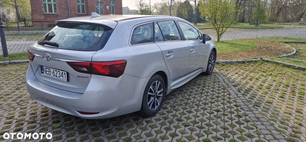 Toyota Avensis 1.8 Premium - 4