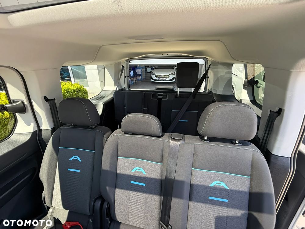 Ford Tourneo Connect Grand - 24