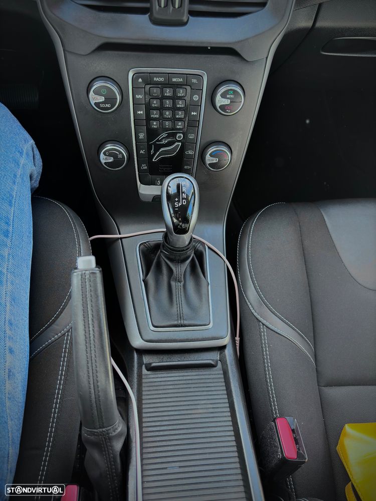 Volvo V40 2.0 D2 R-Design Momentum Geartronic - 9