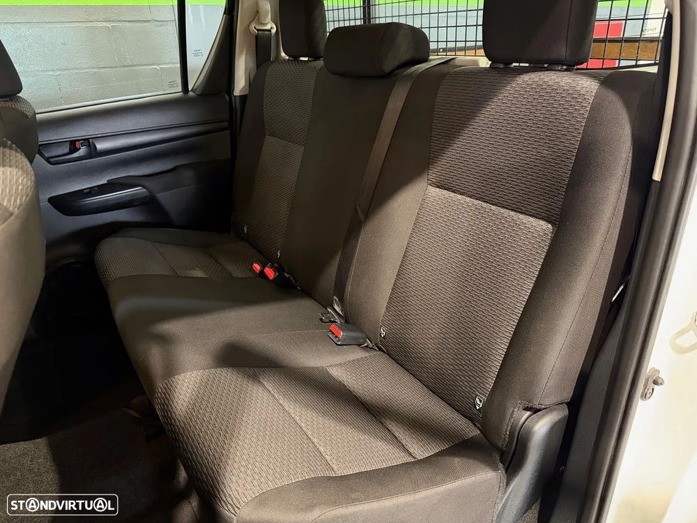 Toyota Hilux 2.4 D-4D CD 5L - 23