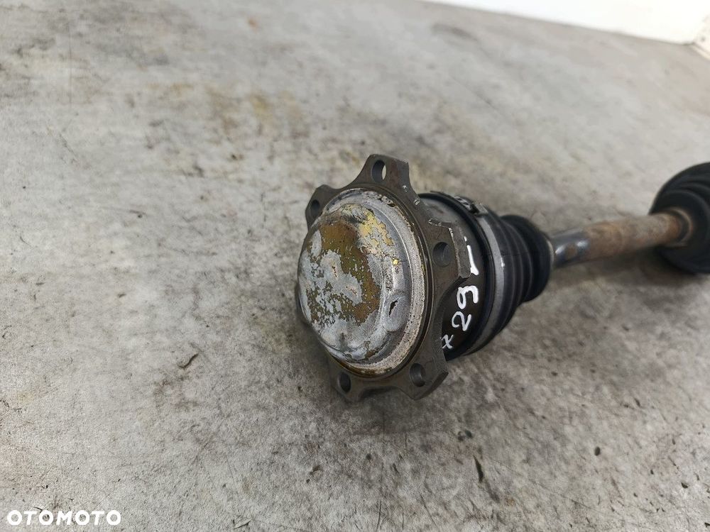 PÓŁOŚ LEWA PRZÓD AUDI 80 B4  2.0 8V - 3