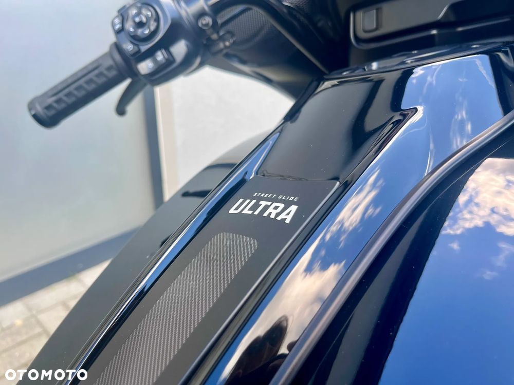 Harley-Davidson Touring Street Glide - 11