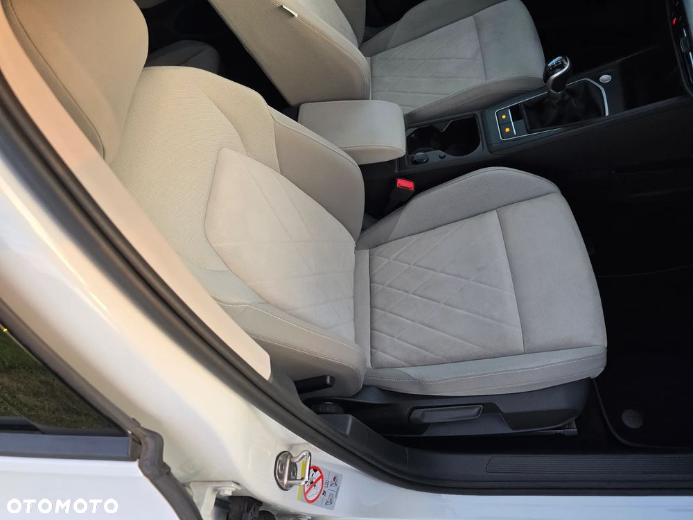 Volkswagen Golf - 25