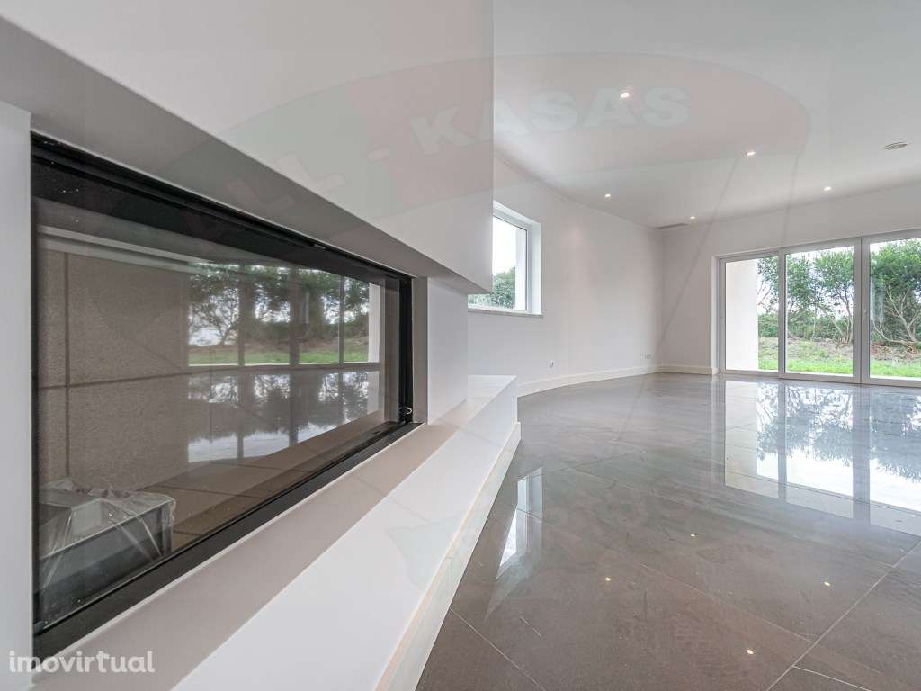 Elegante Moradia T4 - Piscina, Spa, Ginásio, Jardim - Belas Club Campo - Grande imagem: 3/37