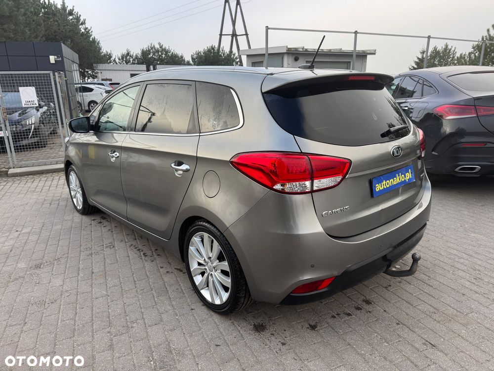 Kia Carens - 2