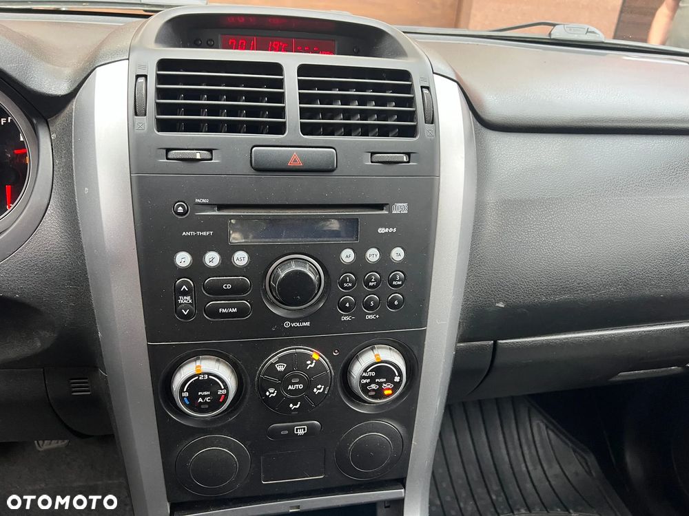 Suzuki Grand Vitara 1.6 City - 12