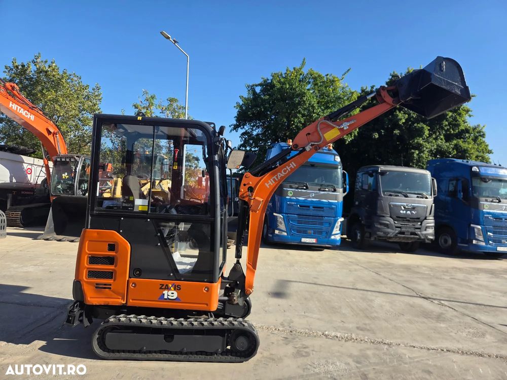 Hitachi ZX19-6, 2 tone, CUPLA RAPIDA+4 CUPE, adancime sapare 2,5m, latime 0,8m cu senile extensibile la 1,2m, inst picon pe brate, lama nivelare, ridica 1tona, senile 80% ok, produs in JAPONIA, STARE FOARTE BUNA, posibilitate leasing-PROMOTIE 21.900 Eur+Tva - 25
