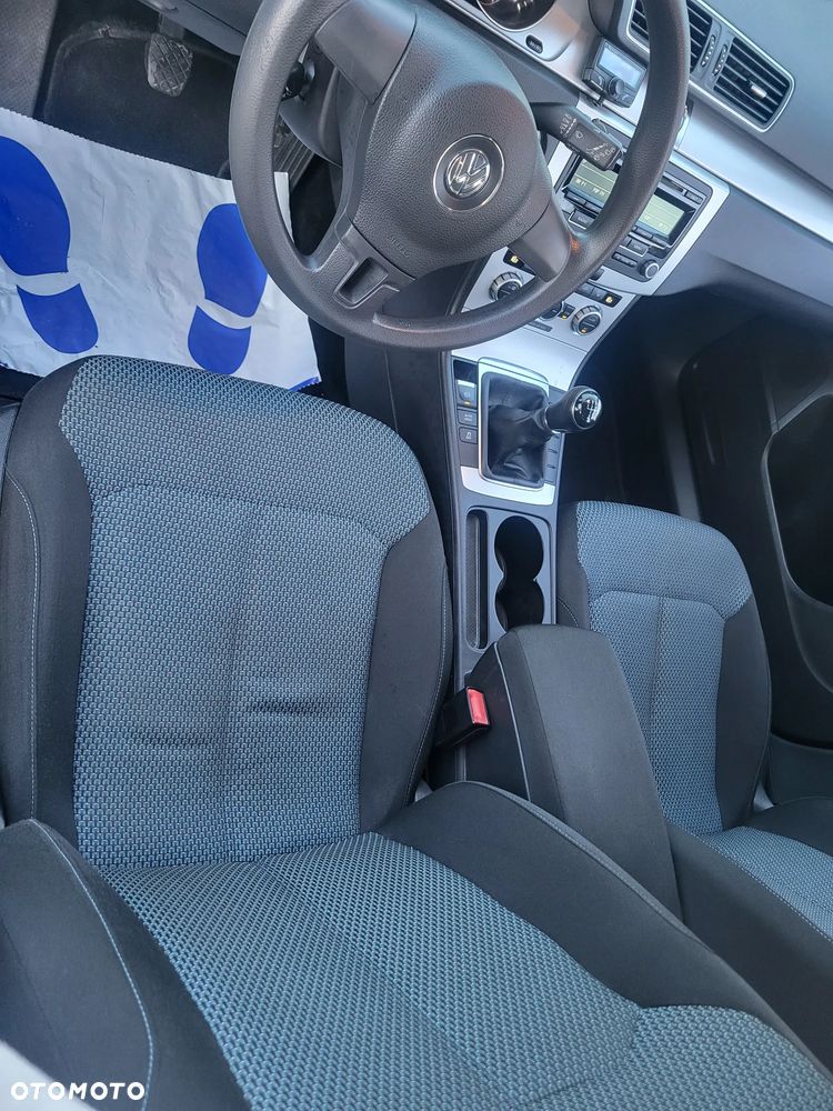 Volkswagen Passat 1.6 TDI Comfortline - 4