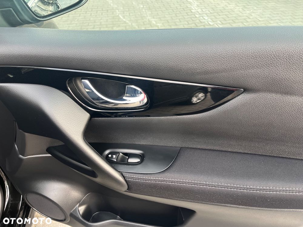 Nissan Qashqai 1.2 DIG-T N-Connecta - 23