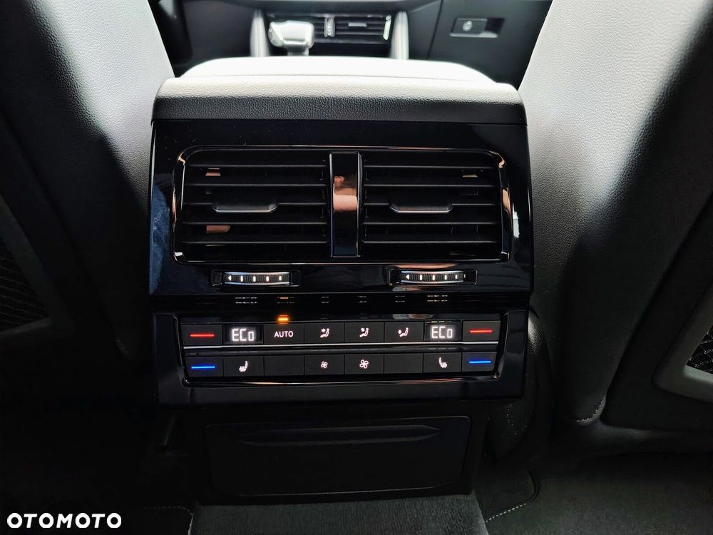 Volkswagen Touareg - 32