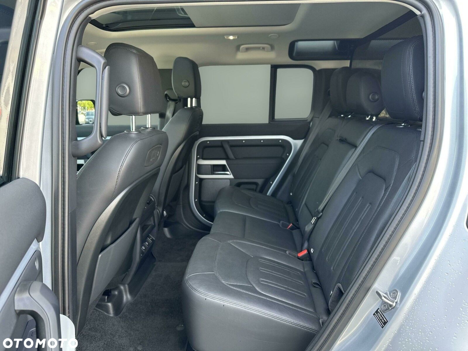 Land Rover Defender - 13