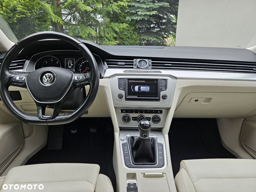 Volkswagen Passat - 8
