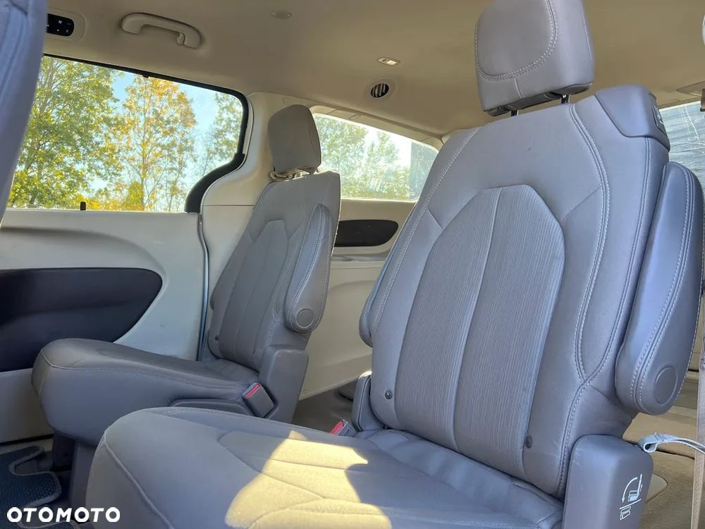 Chrysler Pacifica - 23