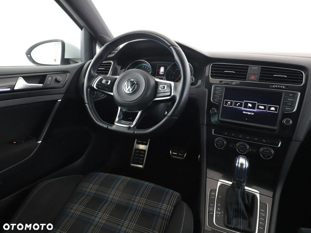 Volkswagen Golf - 16