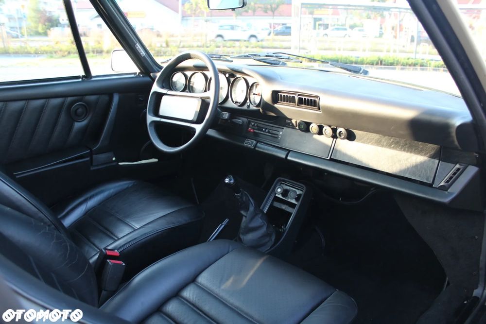 Porsche 911 Carrera 2 - 9