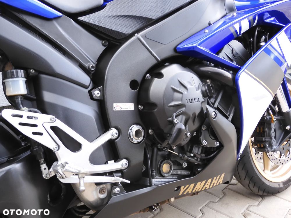 Yamaha R1 - 10