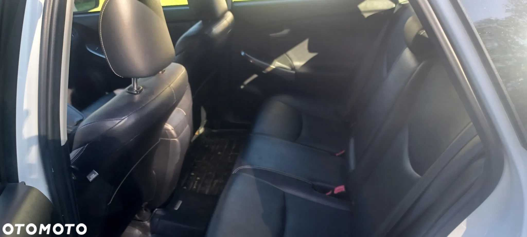 Toyota Prius 1.8 HSD Premium - 9