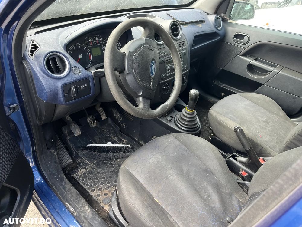 Dezmembrez Ford Fiesta MK5 benzina albastru 4 usi 2007 - 3