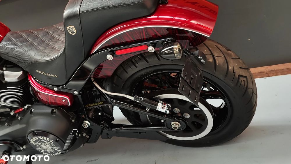 Harley-Davidson Softail Street Bob - 32