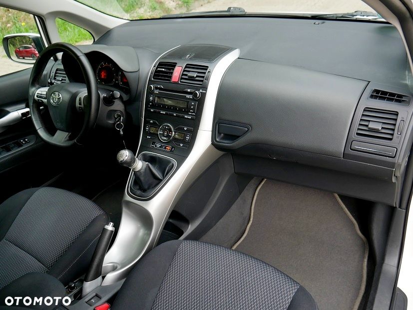 Toyota Auris 1.6 Executive - 6
