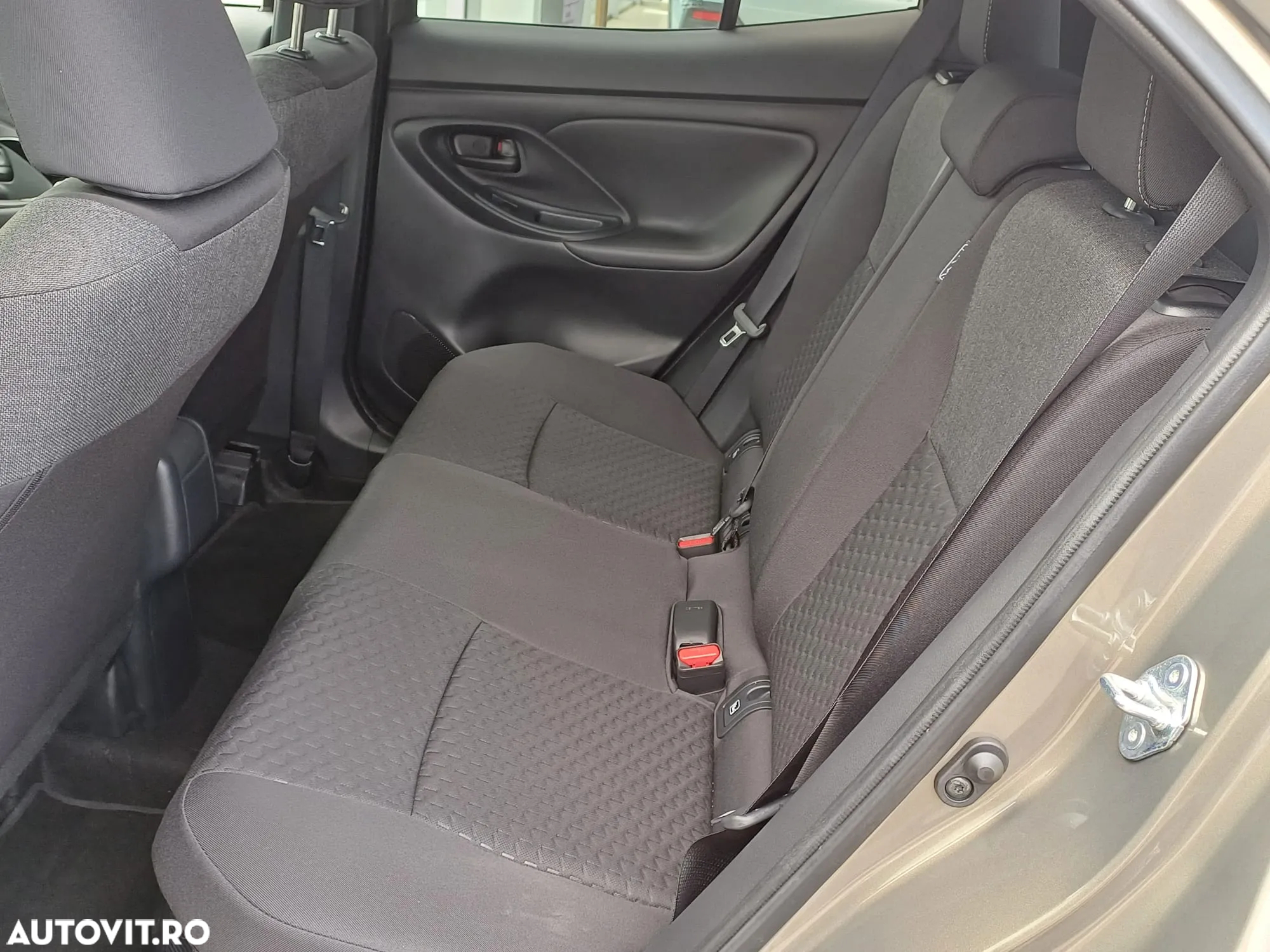 Toyota Yaris Cross 1.5 VVT-i HSD 4x4 Dynamic - 7