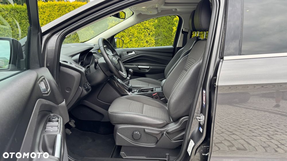 Ford Kuga - 24