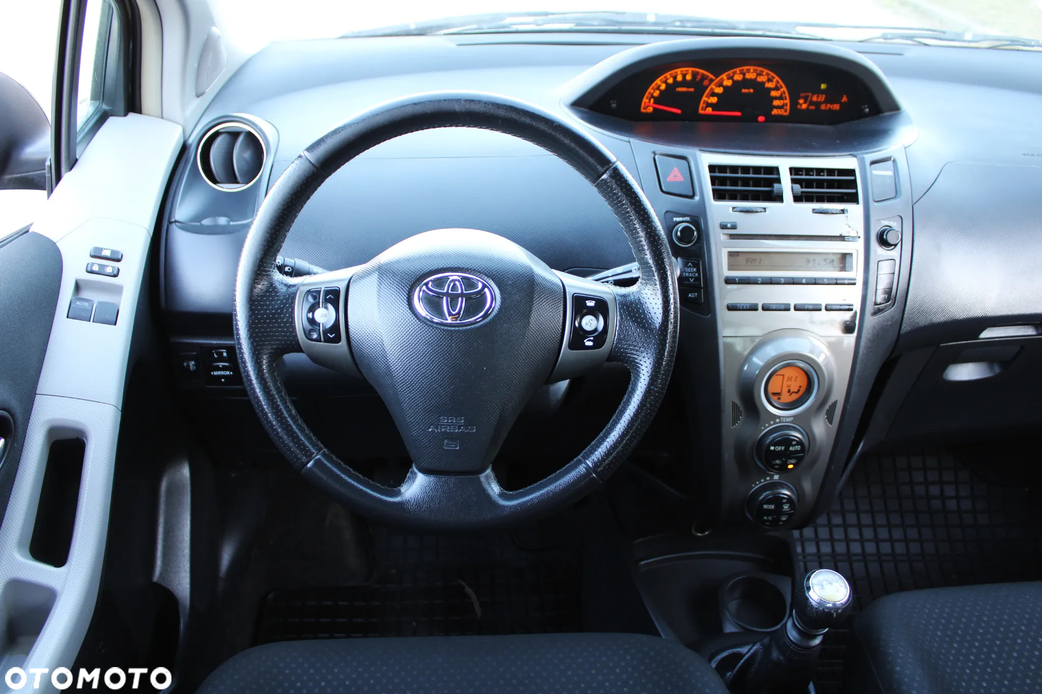 Toyota Yaris - 17